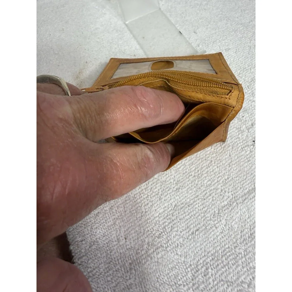Tan Leather Bifold Wallet/ID Holder Money/Coin